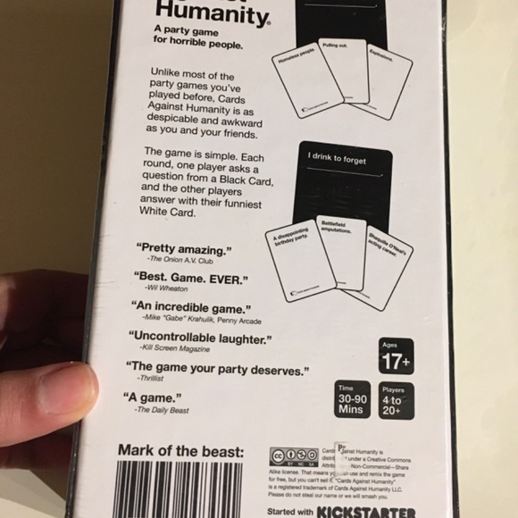 Cards Against Humanity - Picture 2 of 3